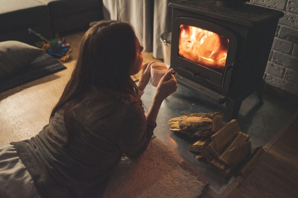 Easy Ways to Add Warmth to Your Fireplace Over the Weekend