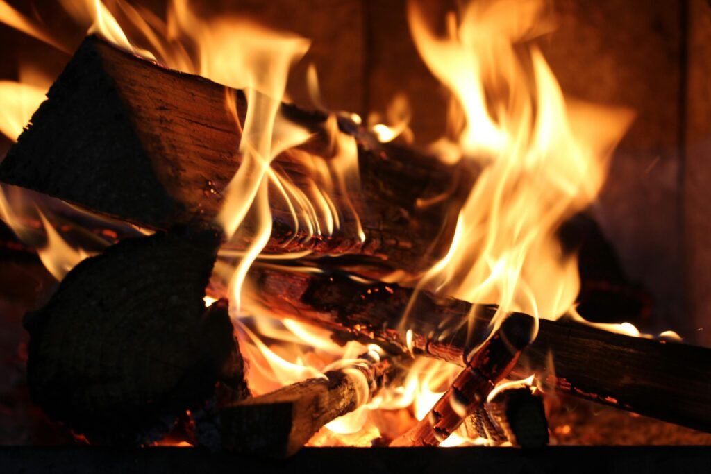10 Cozy Fireplace Surround Ideas